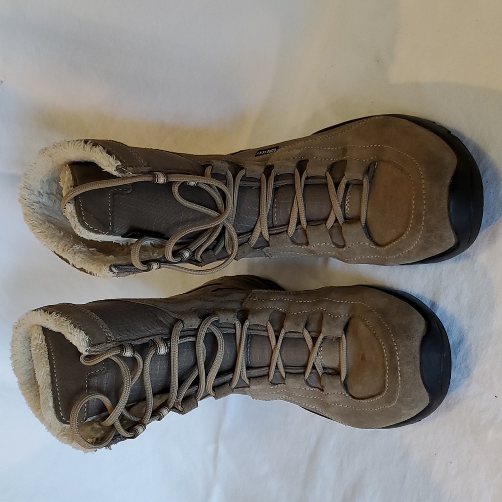 Vibrant Gore tex women's boots